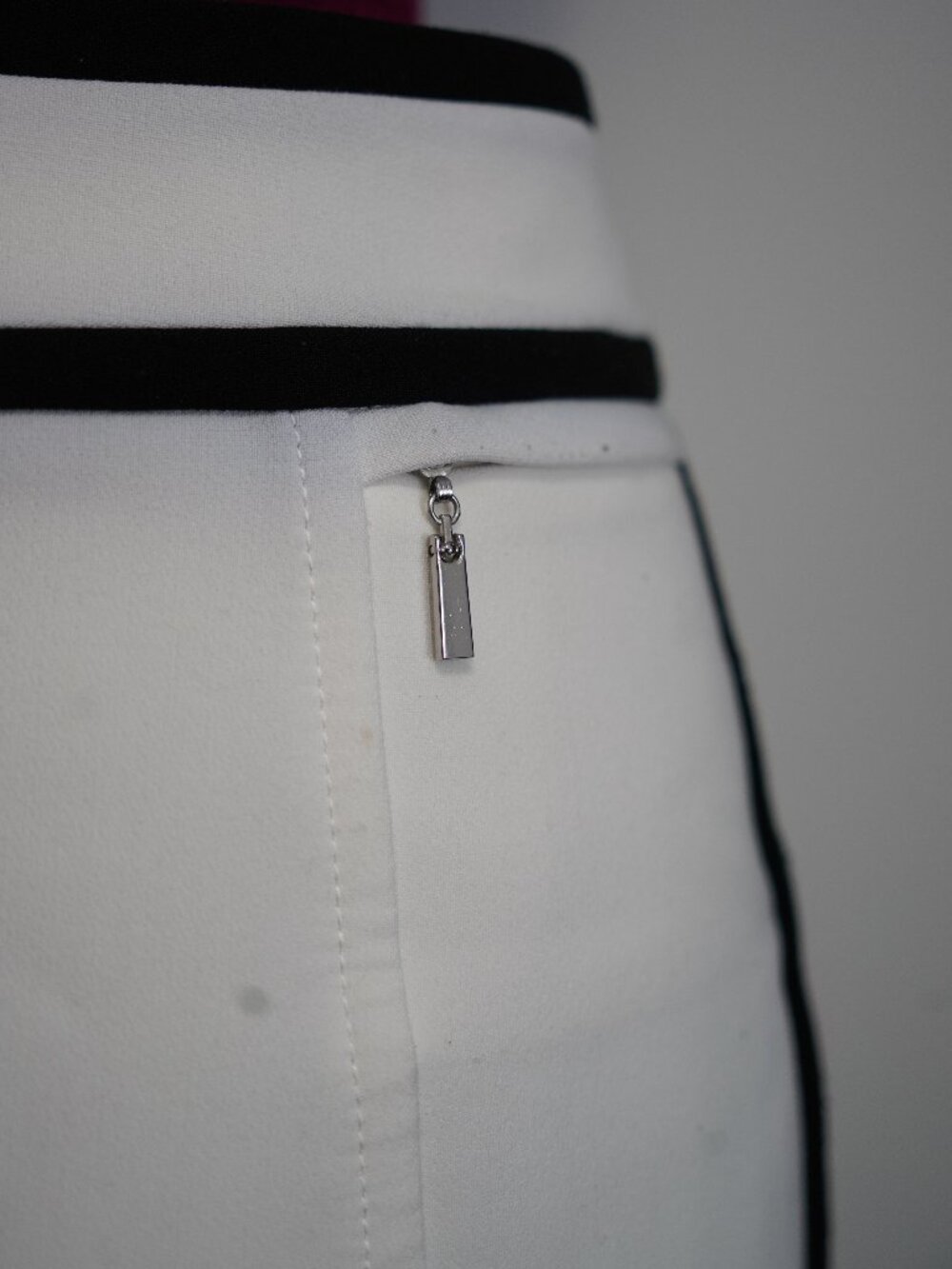 White House Black Market-Wmns XS-White/Black Quilted Suit Set-Minor Flaws - Picture 5 of 12